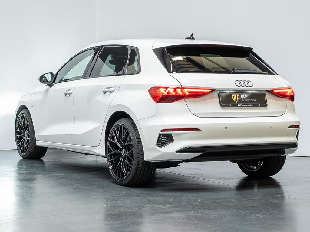 Audi A3 Sportback 40 TFSI e Advanced edition | S-Line | 19 Inch | Pano 2