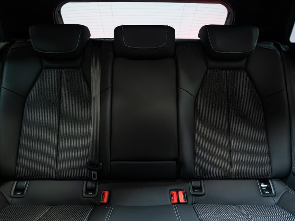 Audi A3 Sportback 40 TFSI e Advanced edition | S-Line | 19 Inch | Pano 20