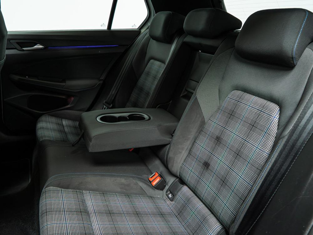 Volkswagen Golf 1.4 eHybrid GTE | 245PK | 19 Inch | Trekhaak 21