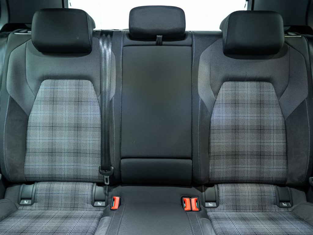 Volkswagen Golf 1.4 eHybrid GTE | 245PK | 19 Inch | Trekhaak 22