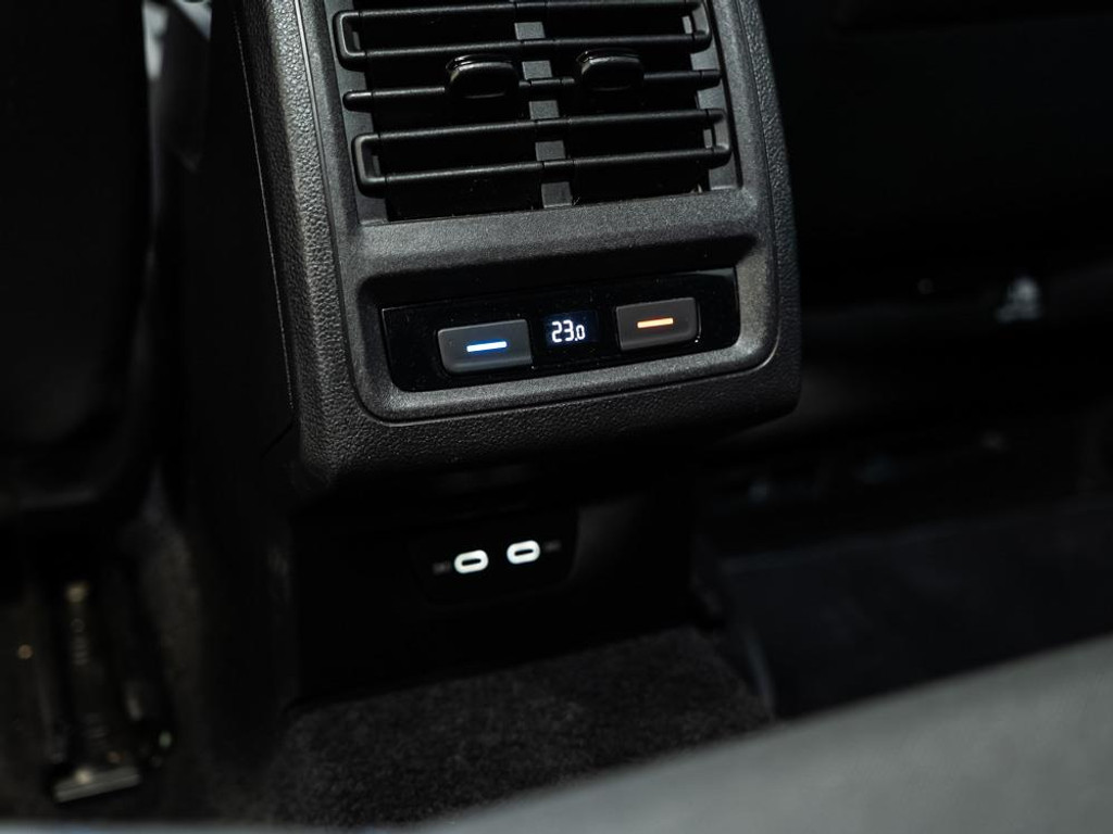 Volkswagen Golf 1.4 eHybrid GTE | 245PK | 19 Inch | Trekhaak 23