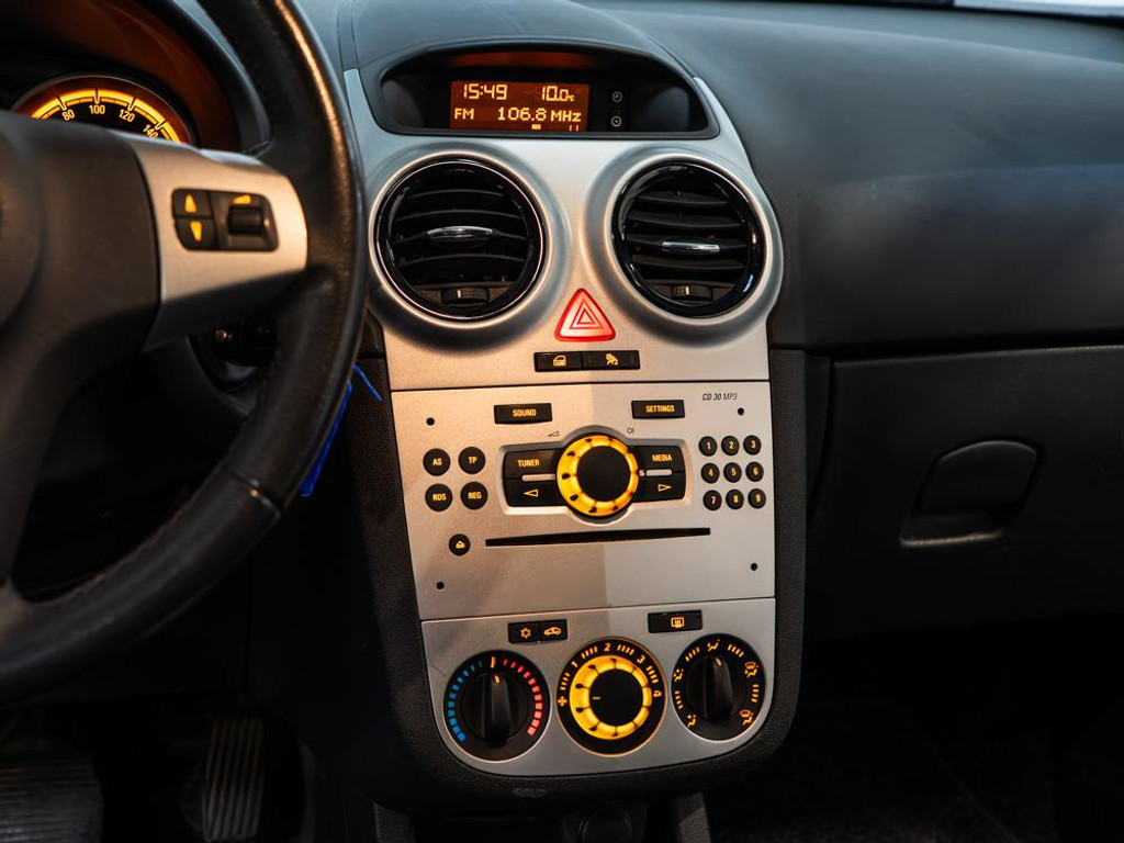 Opel Corsa 1.2-16V Design Edition | Automaat | NAP 15