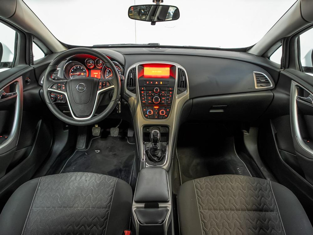 Opel Astra GTC 1.4 Turbo Design Edition 10