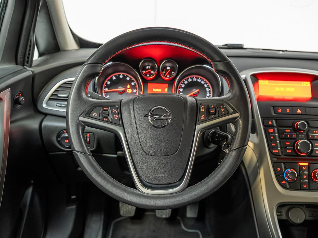 Opel Astra GTC 1.4 Turbo Design Edition 12