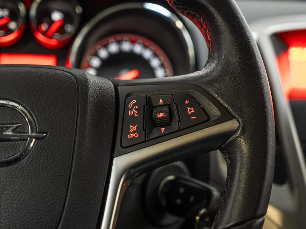 Opel Astra GTC 1.4 Turbo Design Edition 14