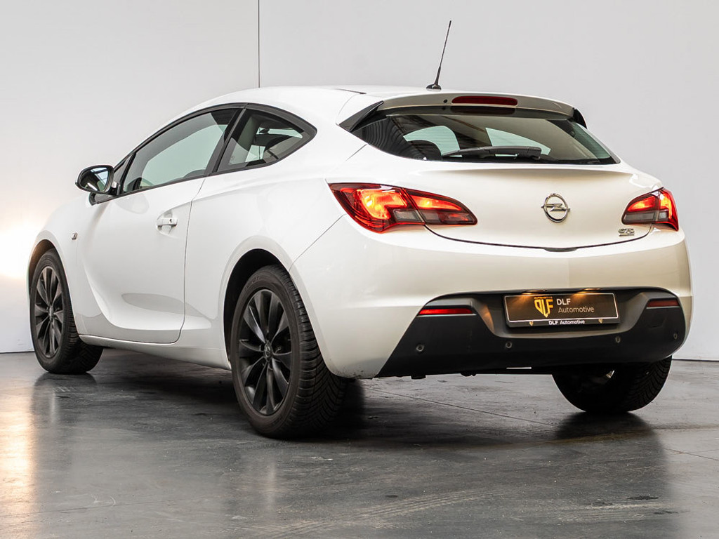 Opel Astra GTC 1.4 Turbo Design Edition 2