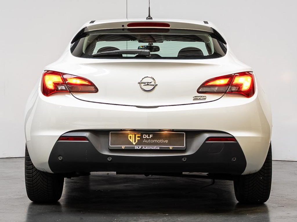 Opel Astra GTC 1.4 Turbo Design Edition 3