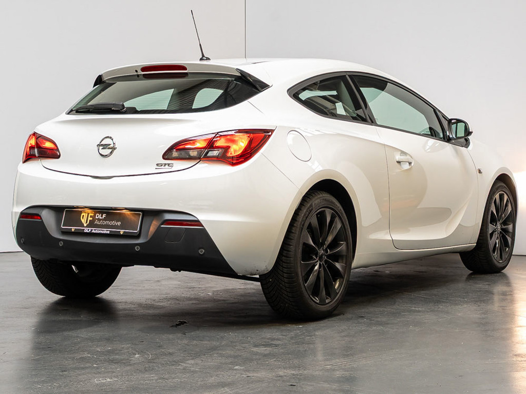 Opel Astra GTC 1.4 Turbo Design Edition 4