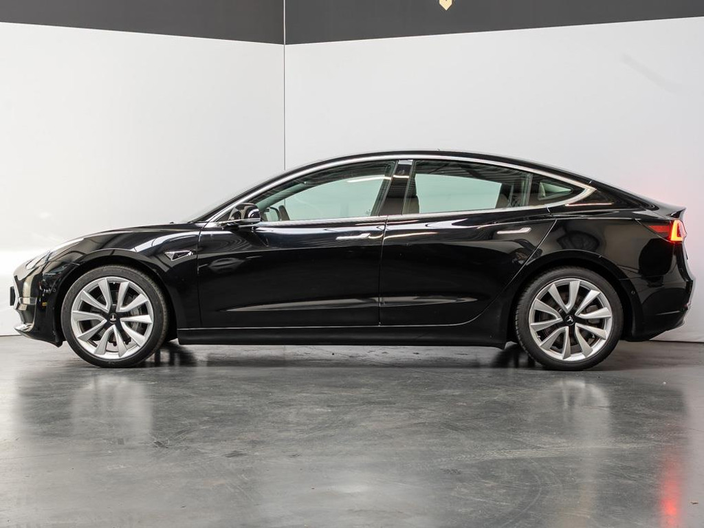Tesla Model 3 Long Range AWD 75 kWh 1