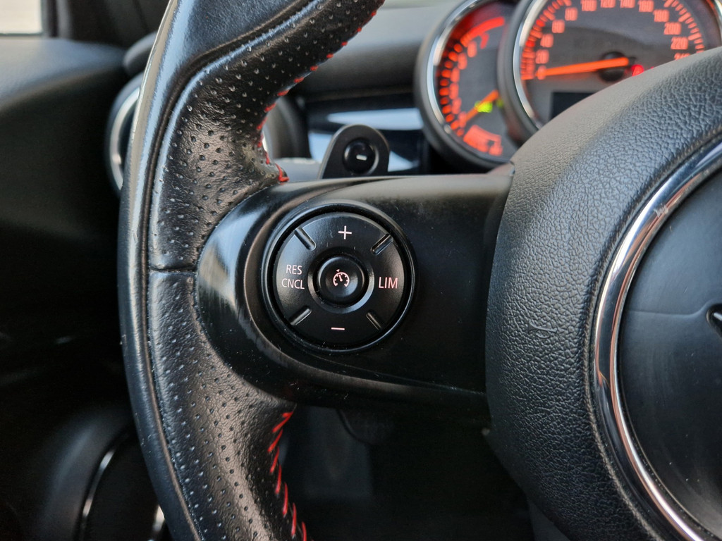 Mini Mini 2.0 Cooper S | Pano | Stoelverwarming | Cruise | JCW 15