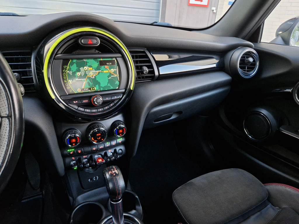 Mini Mini 2.0 Cooper S | Pano | Stoelverwarming | Cruise | JCW 17