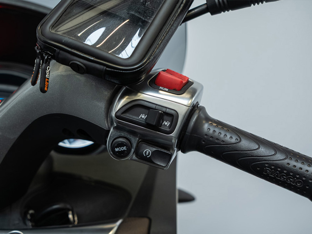 Piaggio Scooter 500 LT MP3 Sport ABS 11