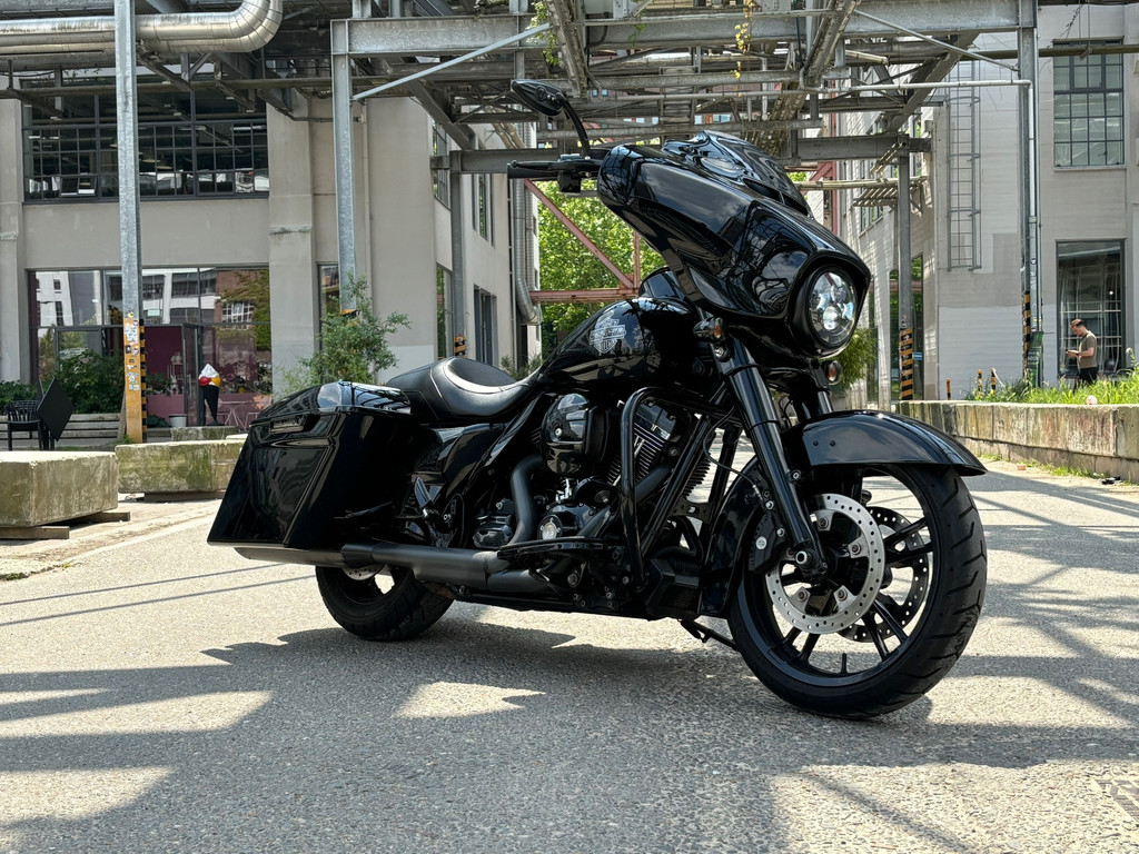 Harley Davidson Tour 103 FLHXS Street Glide Special black edtion 0