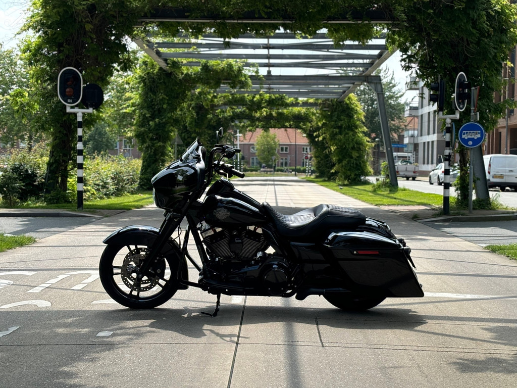 Harley Davidson Tour 103 FLHXS Street Glide Special black edtion 1