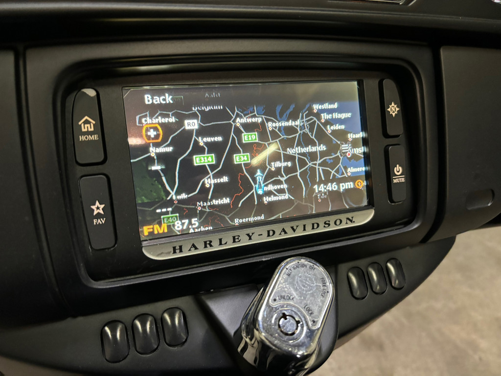 Harley Davidson Tour 103 FLHXS Street Glide Special black edtion 13