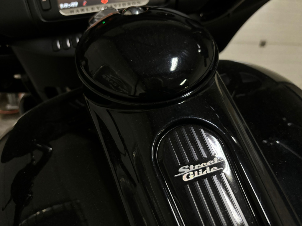 Harley Davidson Tour 103 FLHXS Street Glide Special black edtion 16
