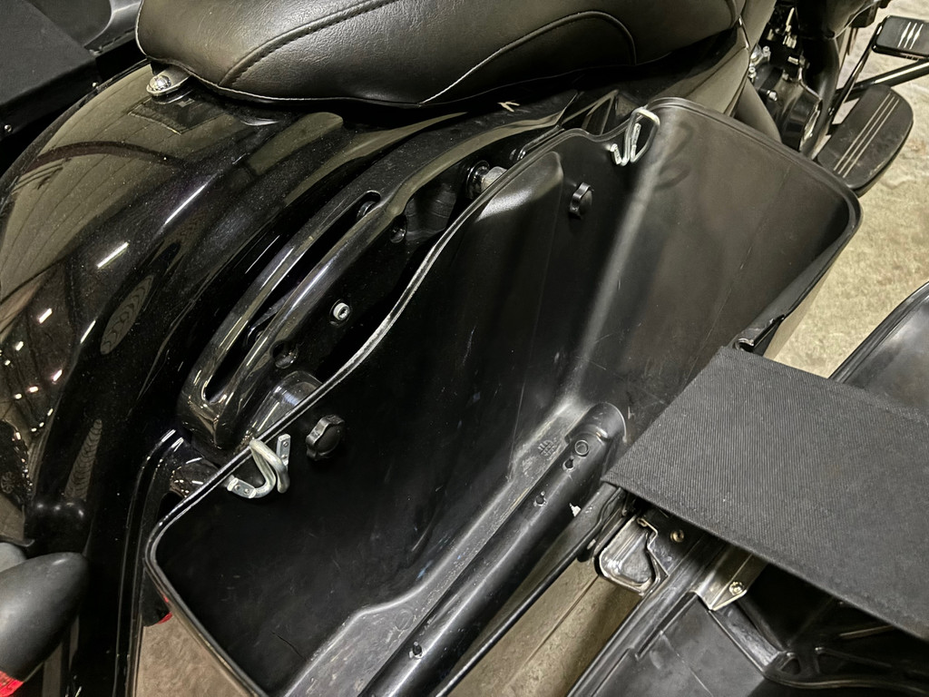 Harley Davidson Tour 103 FLHXS Street Glide Special black edtion 19