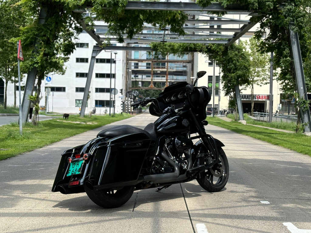 Harley Davidson Tour 103 FLHXS Street Glide Special black edtion 2
