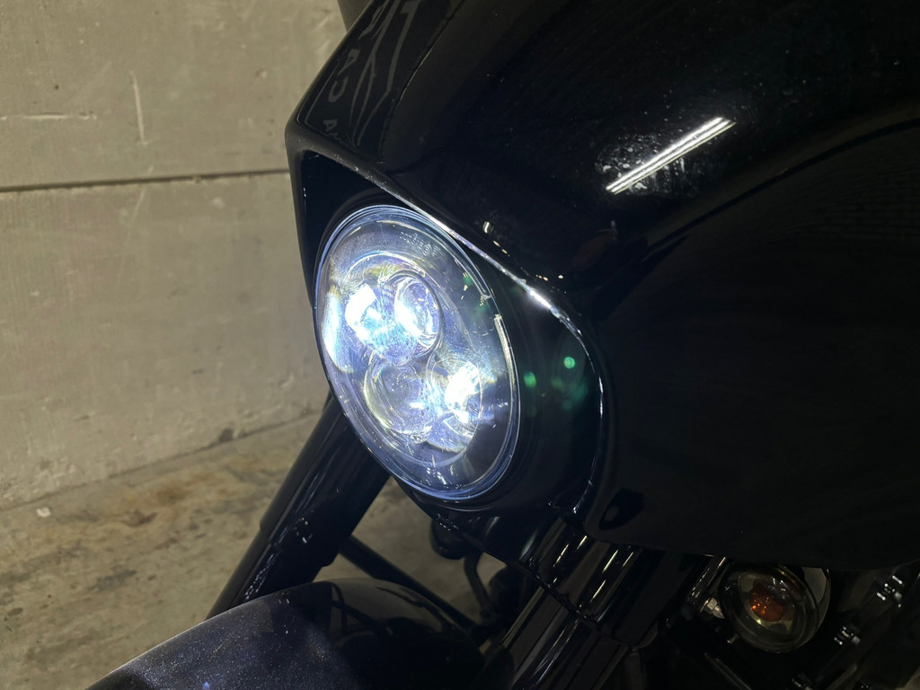 Harley Davidson Tour 103 FLHXS Street Glide Special black edtion 23