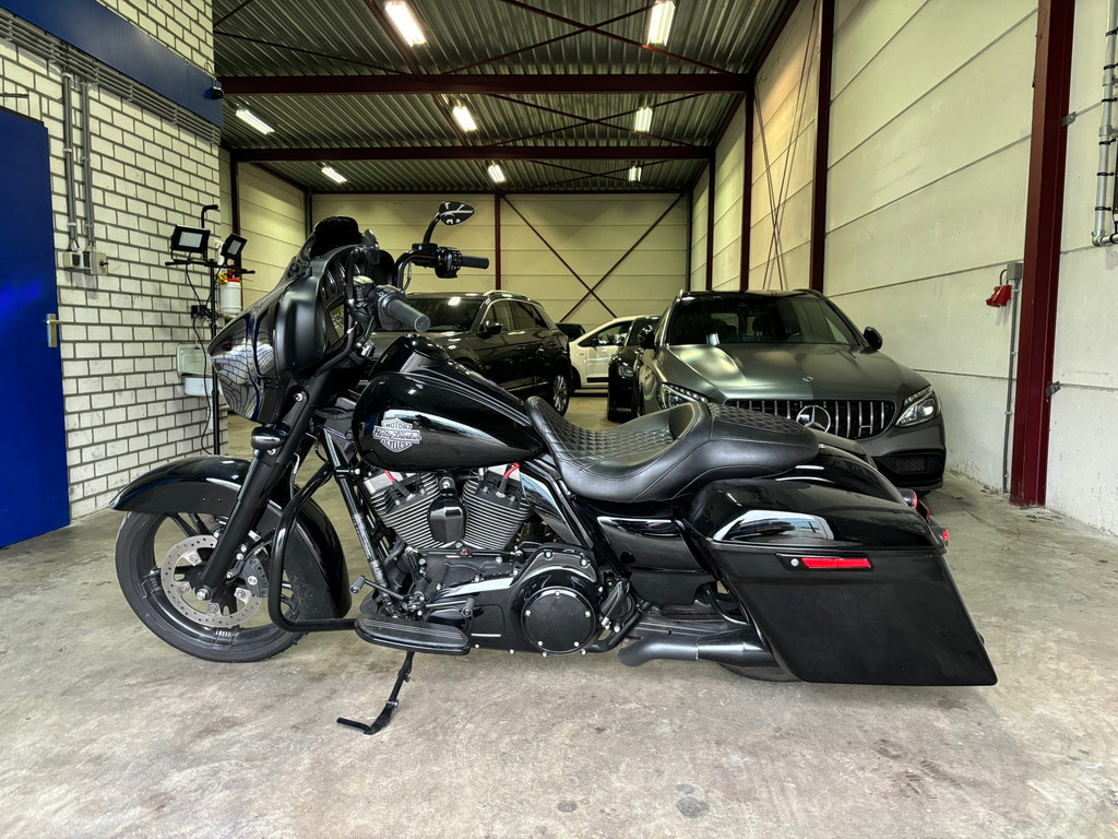 Harley Davidson Tour 103 FLHXS Street Glide Special black edtion 25