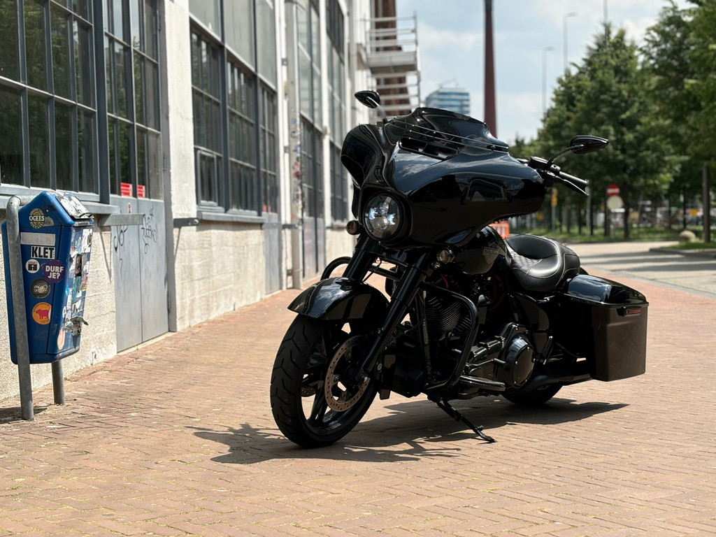 Harley Davidson Tour 103 FLHXS Street Glide Special black edtion 3