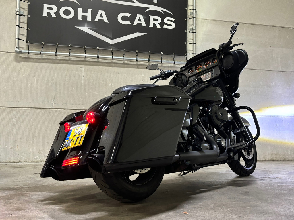 Harley Davidson Tour 103 FLHXS Street Glide Special black edtion 7
