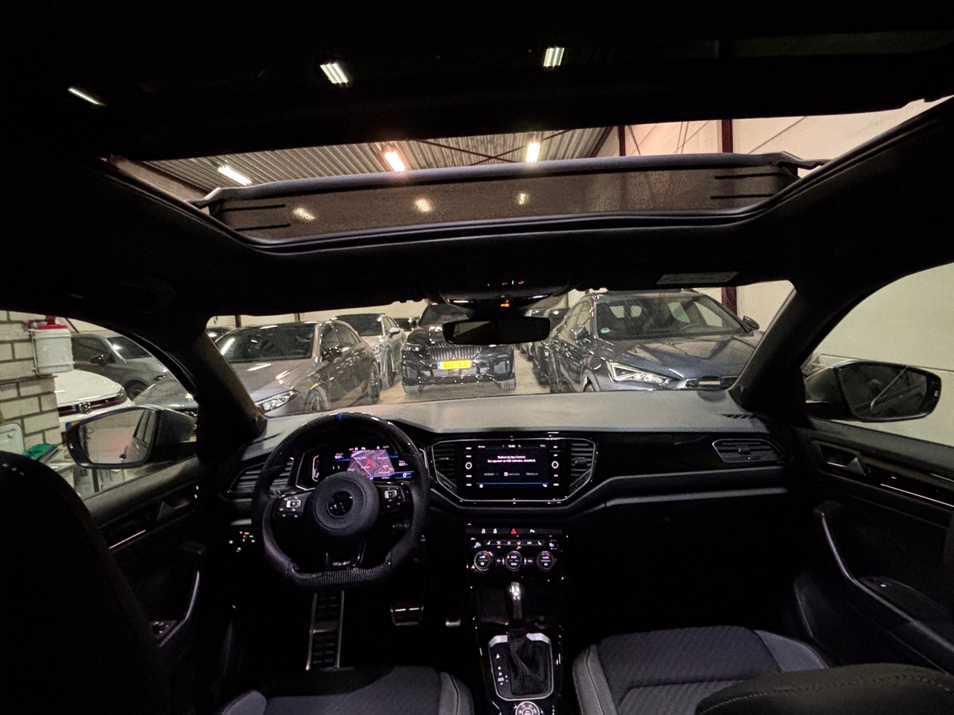 Volkswagen T-ROC 2.0 TSI 4Motion R Performence Akra Pano 14
