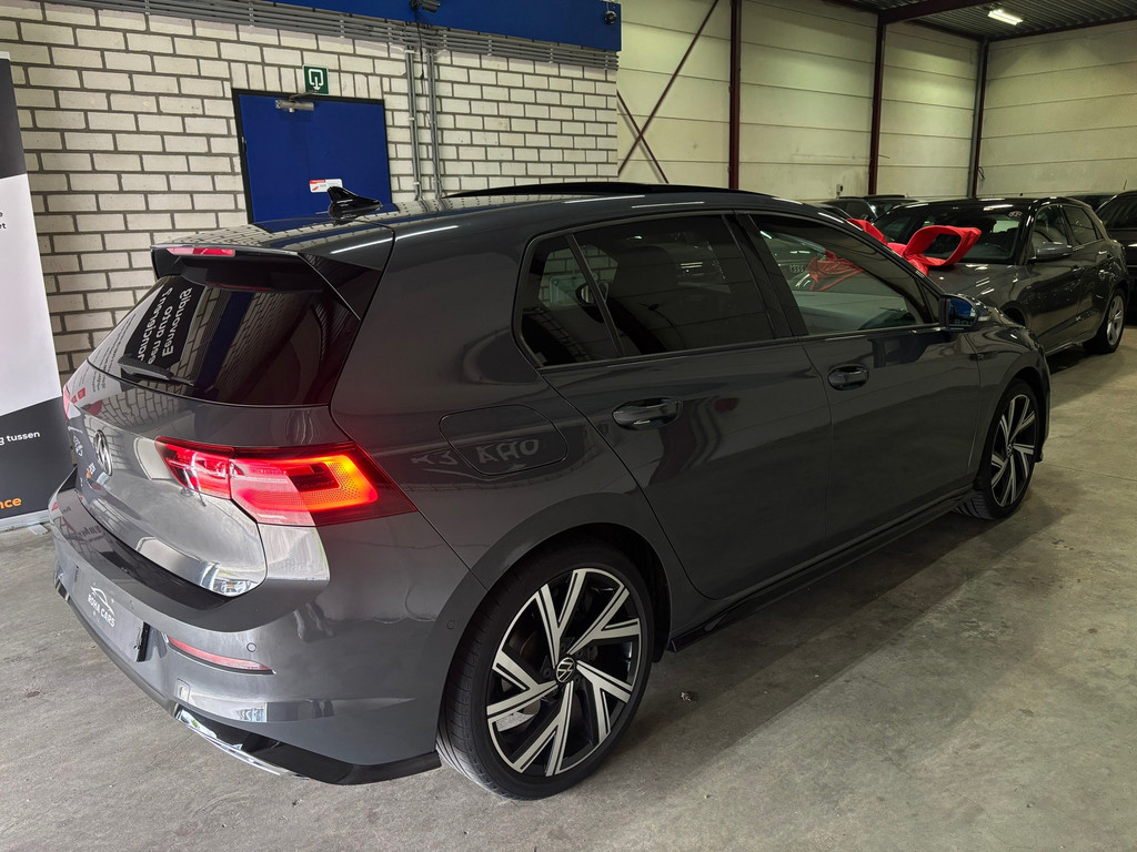 Volkswagen Golf 1.5 eTSI R-Line 14