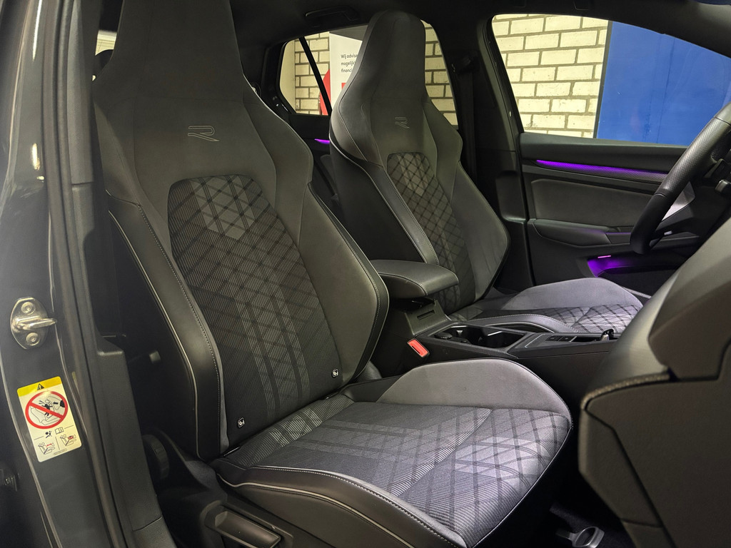 Volkswagen Golf 1.5 eTSI R-Line 16