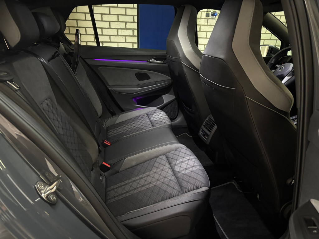 Volkswagen Golf 1.5 eTSI R-Line 18