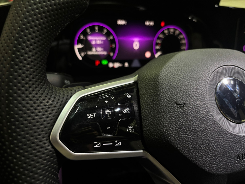 Volkswagen Golf 1.5 eTSI R-Line 23