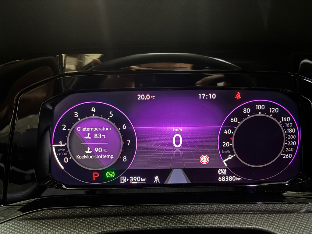 Volkswagen Golf 1.5 eTSI R-Line 36