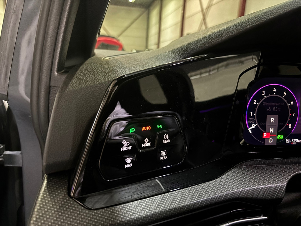 Volkswagen Golf 1.5 eTSI R-Line 37