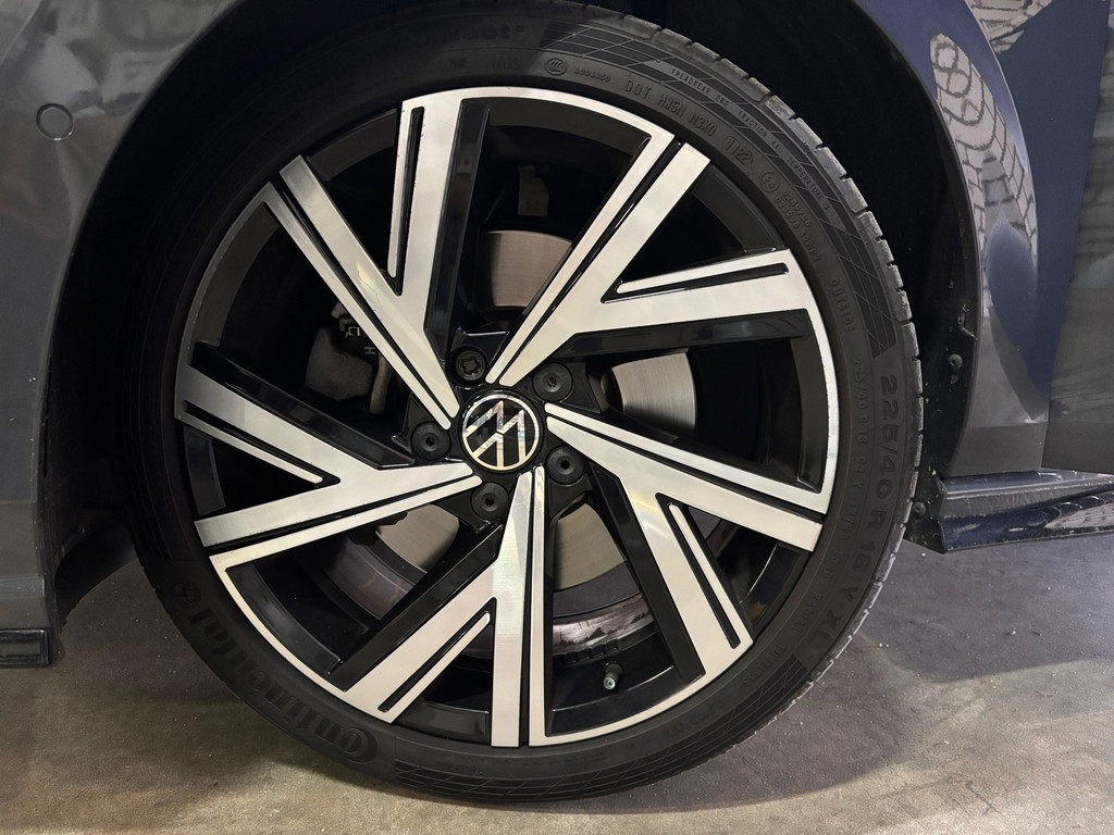 Volkswagen Golf 1.5 eTSI R-Line 9