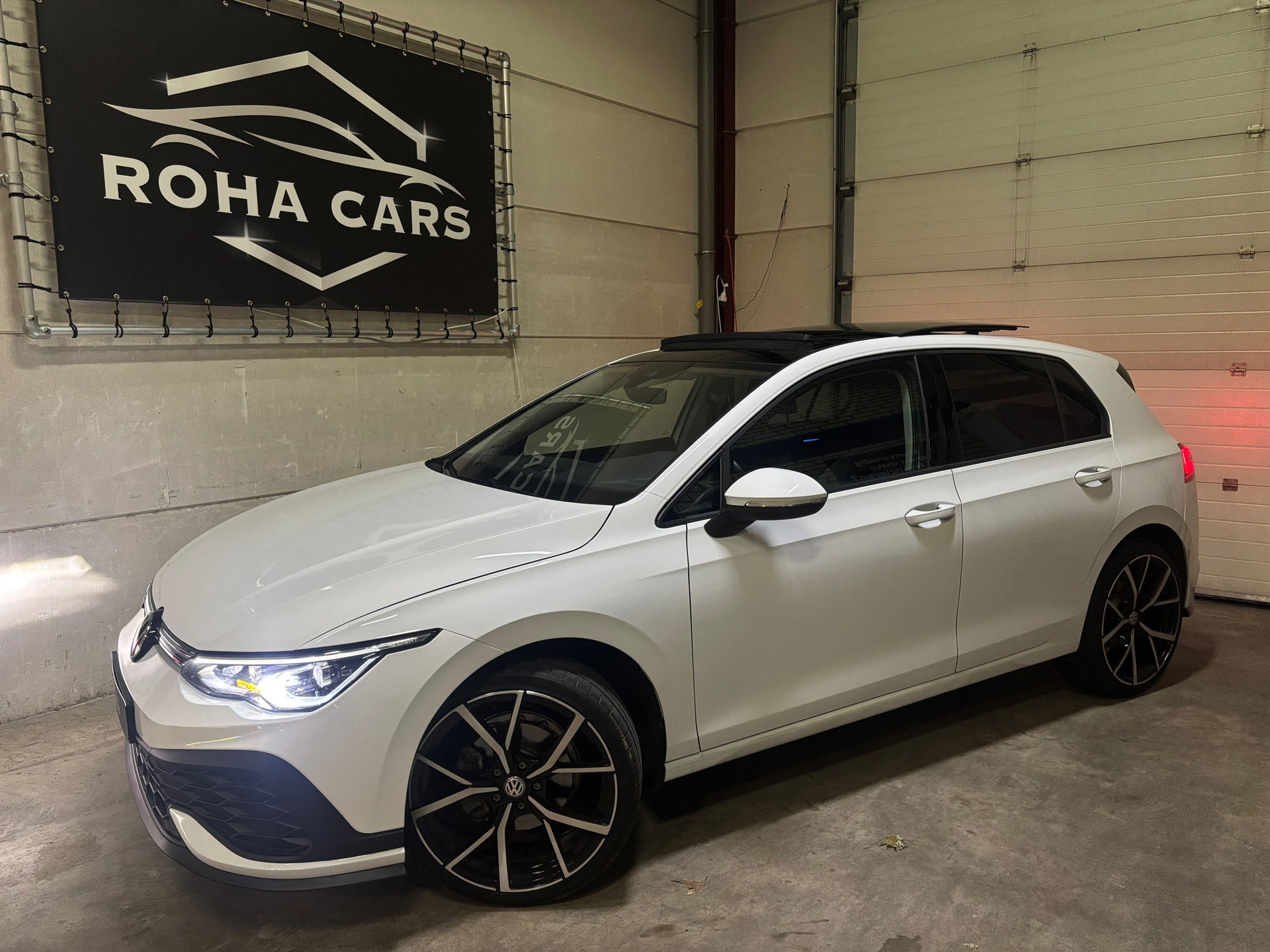 Volkswagen Golf 1.5 eTSI R-Line 1