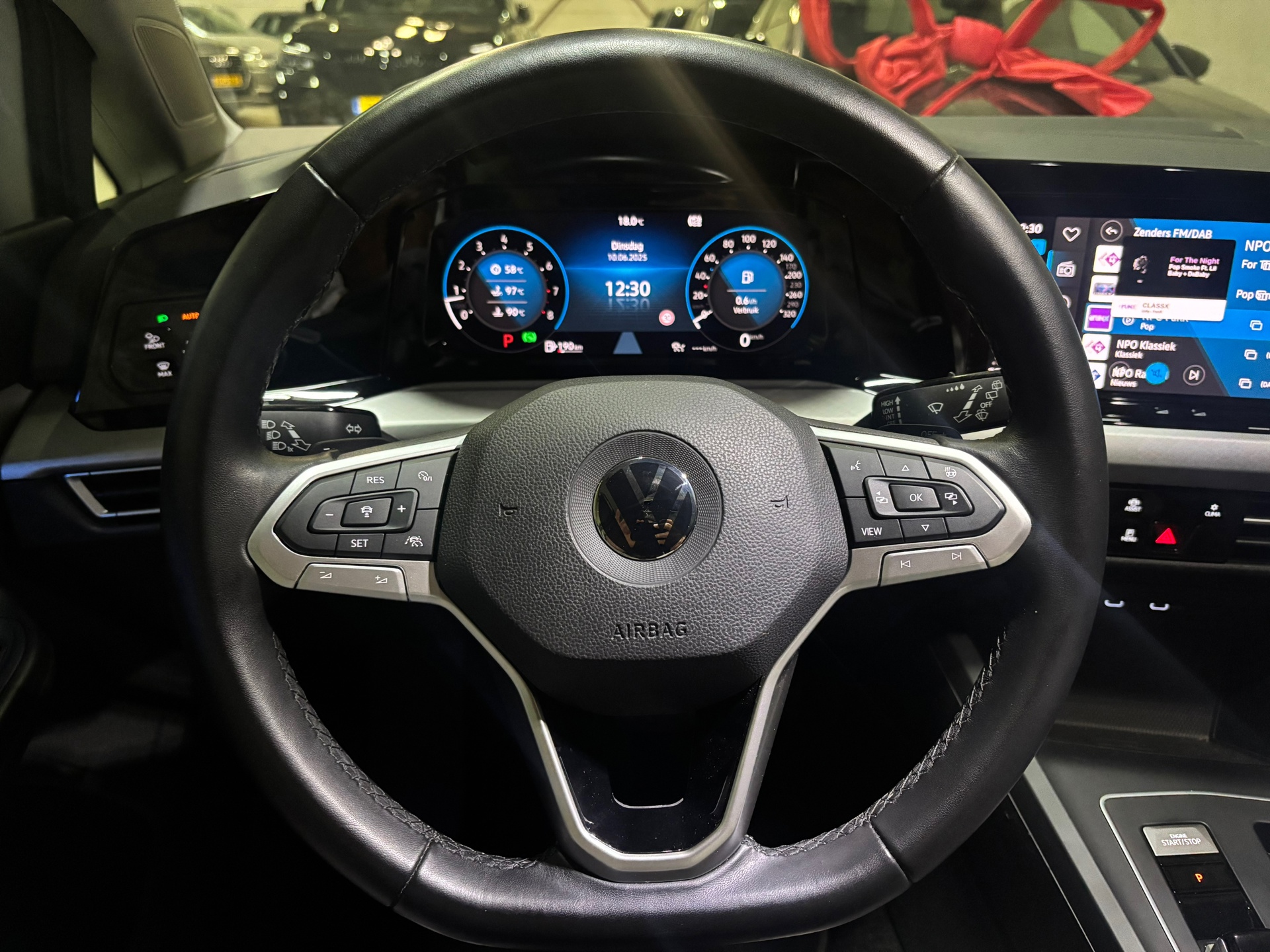 Volkswagen Golf 1.5 eTSI R-Line 11