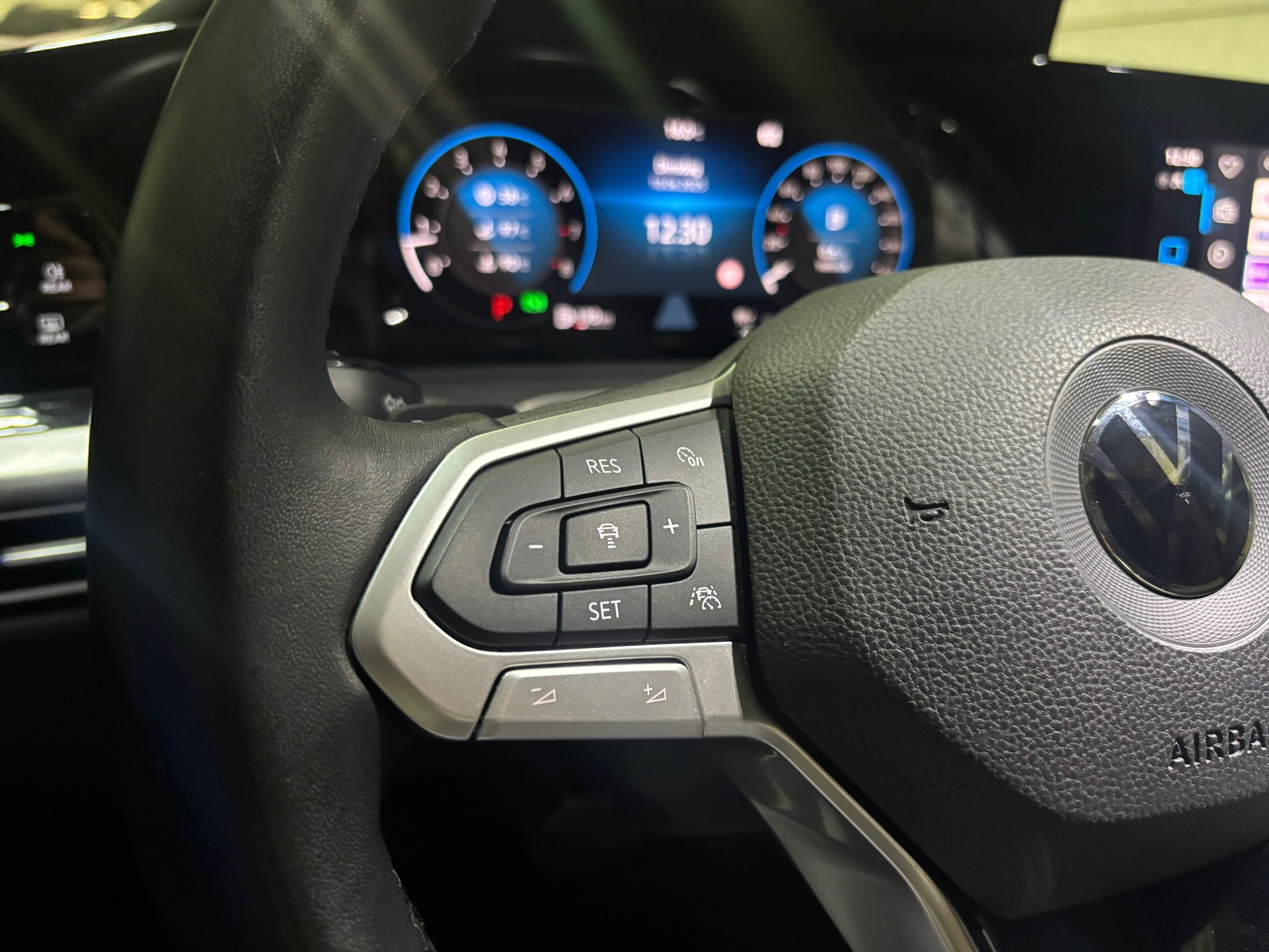Volkswagen Golf 1.5 eTSI R-Line 12