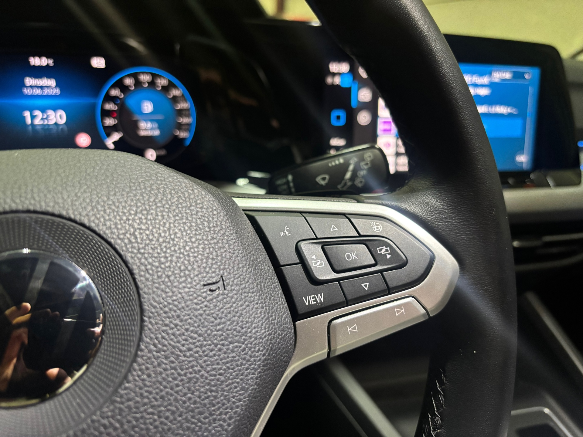 Volkswagen Golf 1.5 eTSI R-Line 13