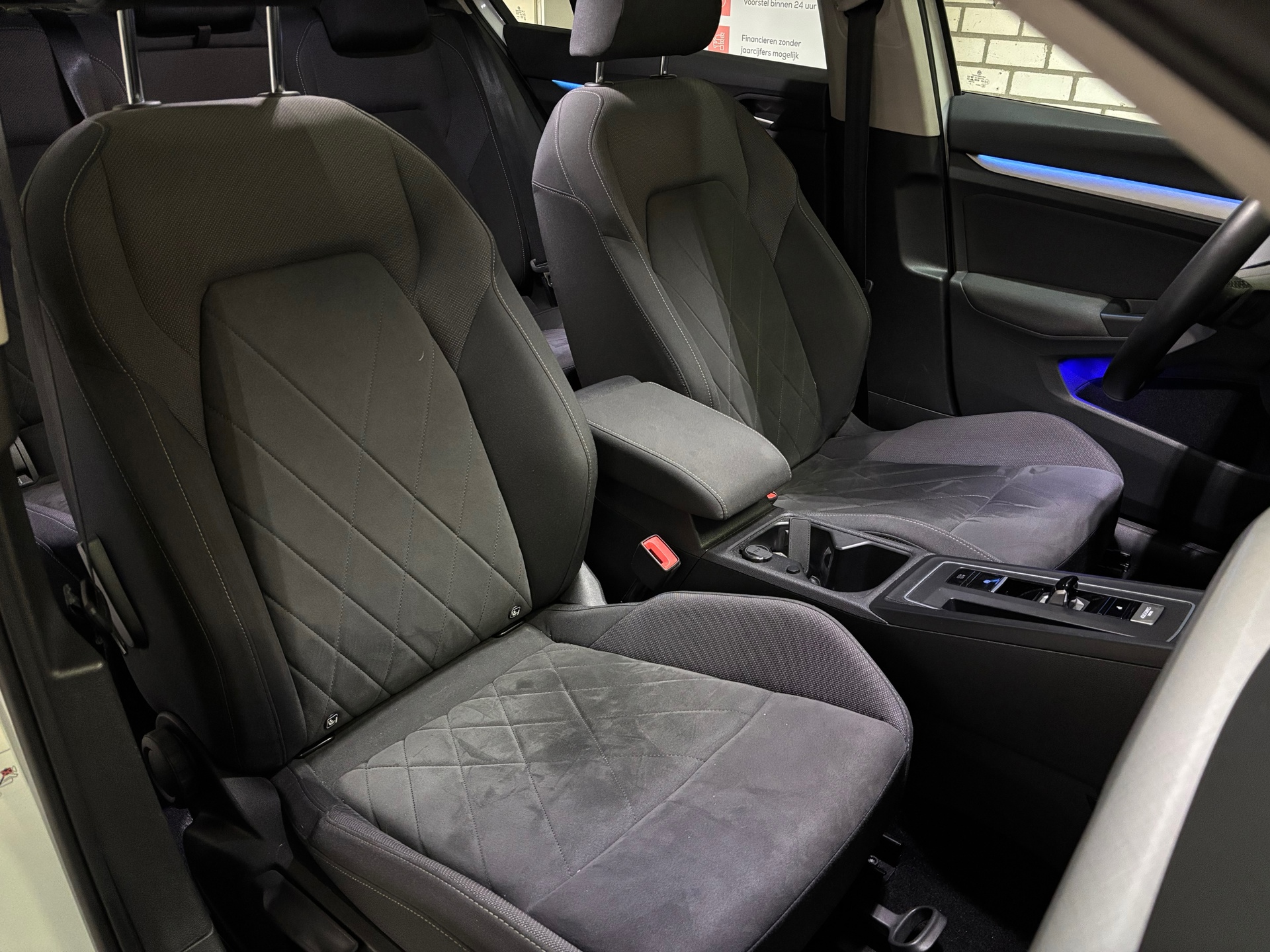 Volkswagen Golf 1.5 eTSI R-Line 14