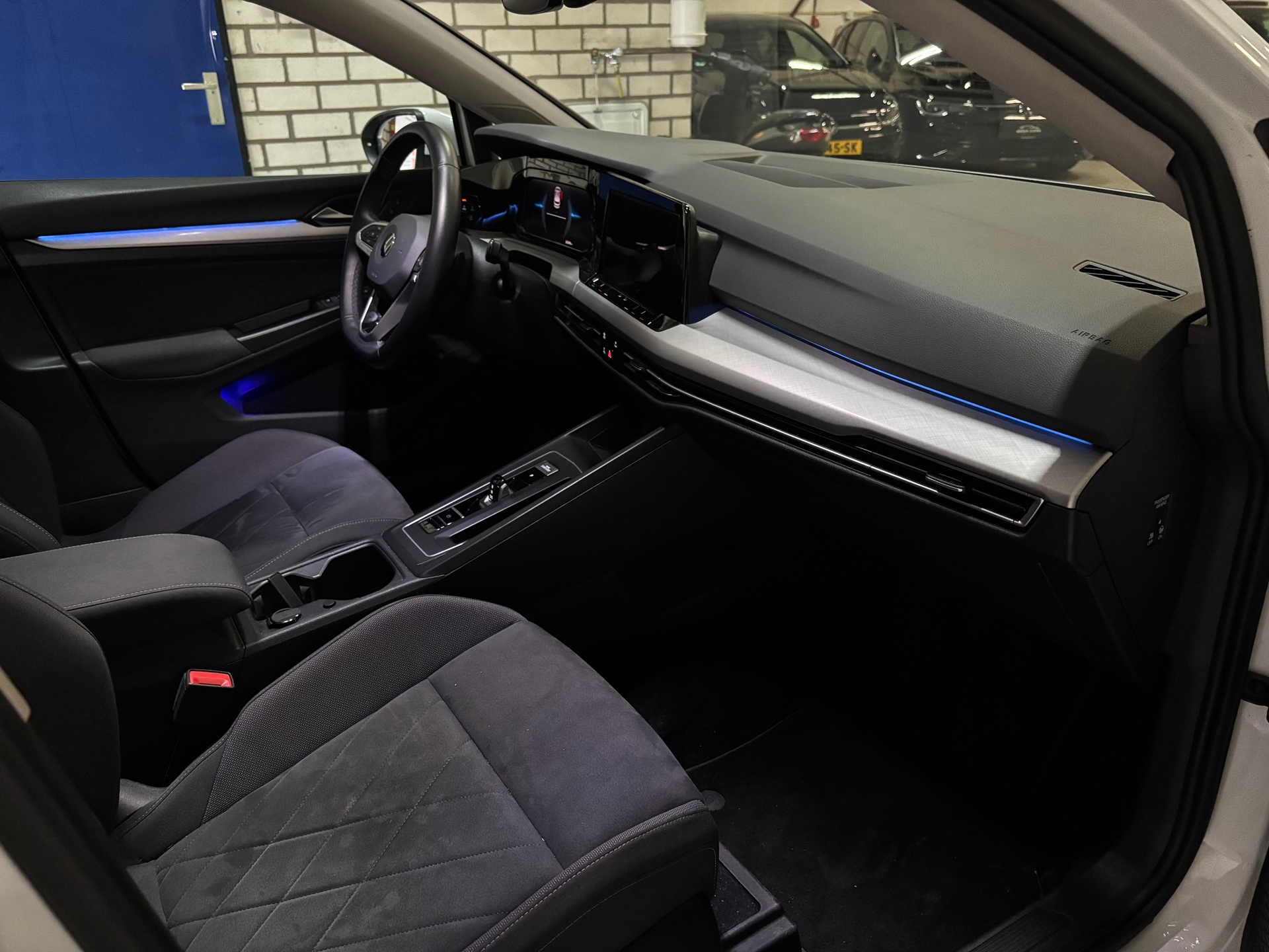Volkswagen Golf 1.5 eTSI R-Line 15