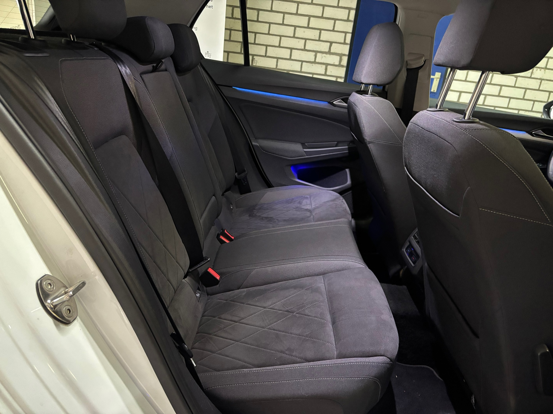 Volkswagen Golf 1.5 eTSI R-Line 16