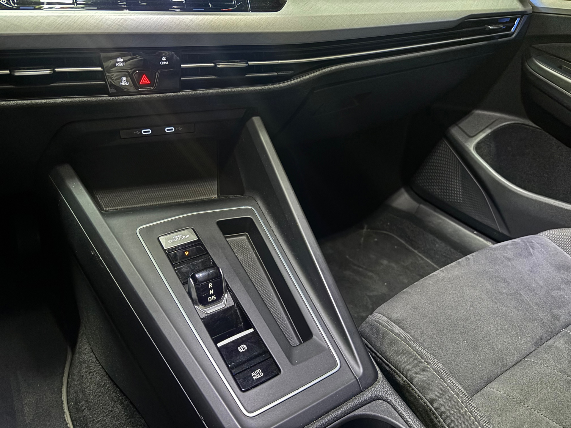 Volkswagen Golf 1.5 eTSI R-Line 22