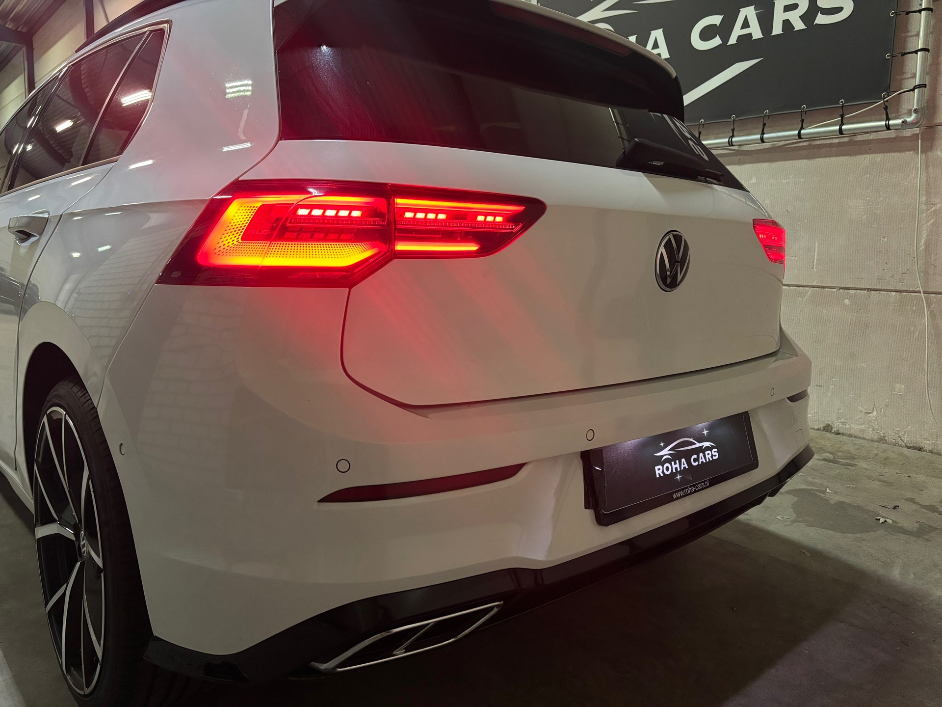 Volkswagen Golf 1.5 eTSI R-Line 8