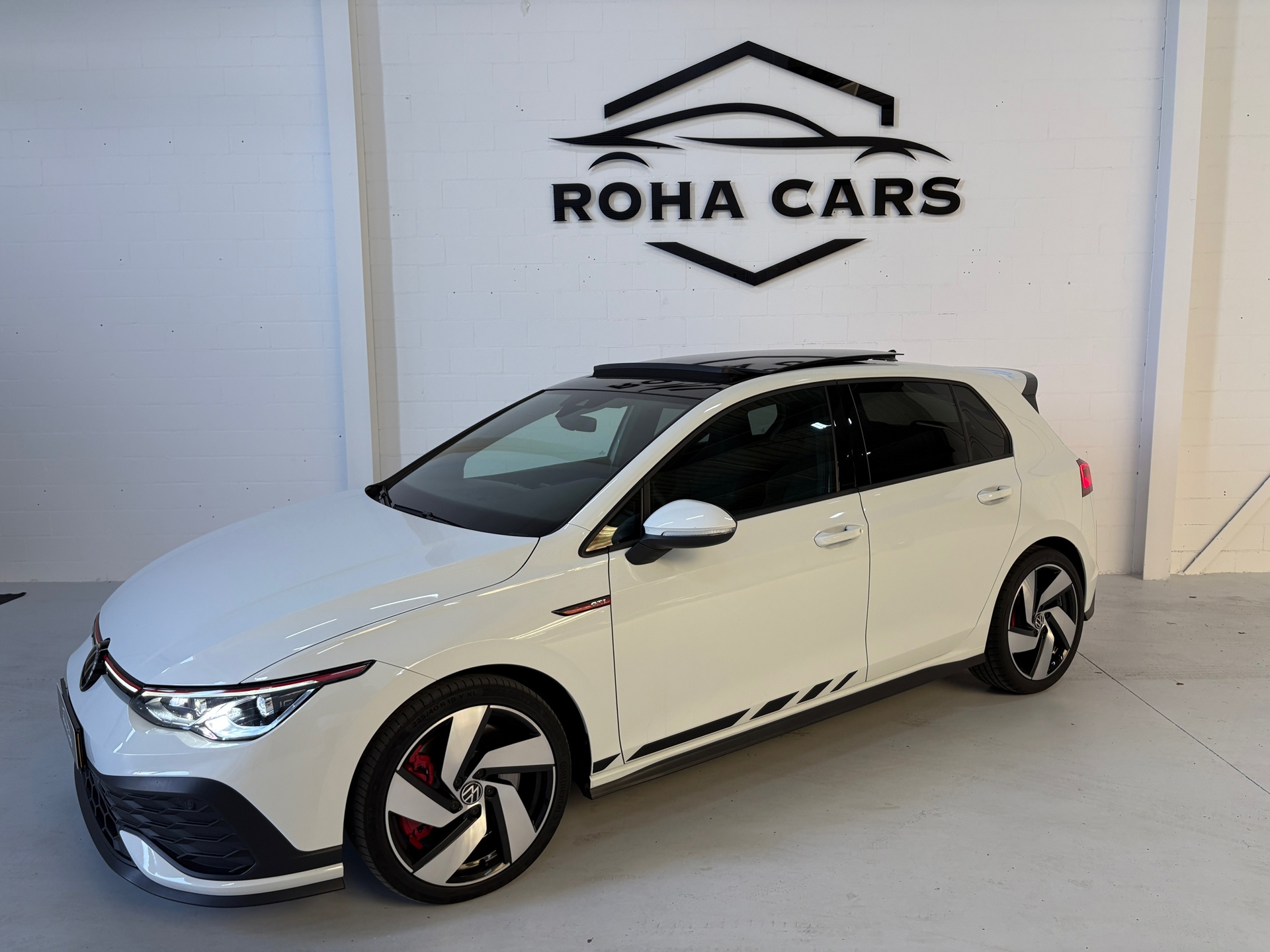 Volkswagen GOLF 2.0 TSI GTI CLUBSPORT 300pk panorama 1