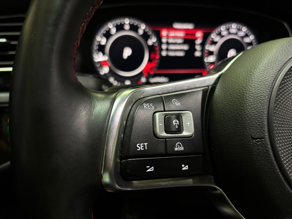 Volkswagen Golf 2.0 TSI GTI Performance 18