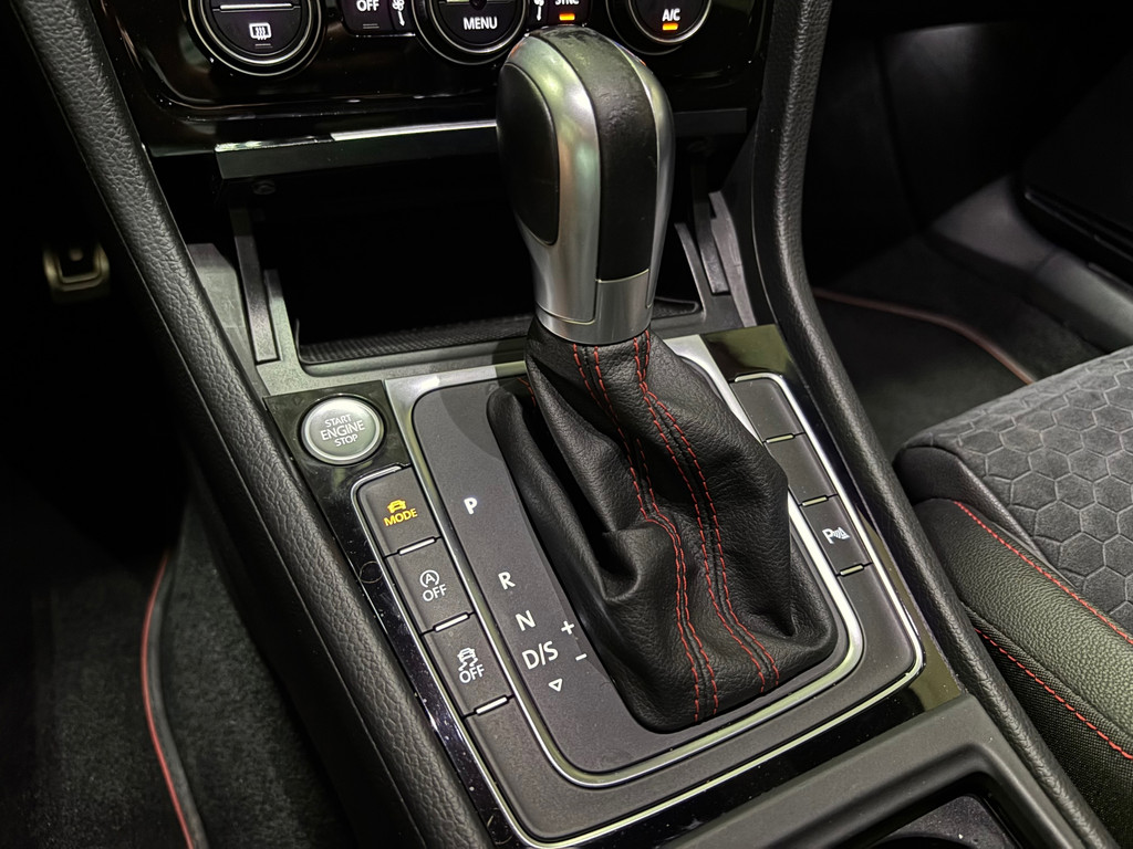 Volkswagen Golf 2.0 TSI GTI Performance 25