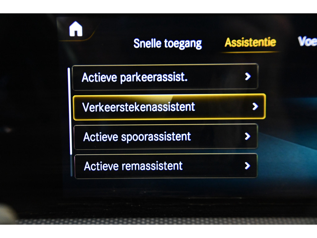 Mercedes-Benz A-klasse 250 AMG Line sfeer, pano 24