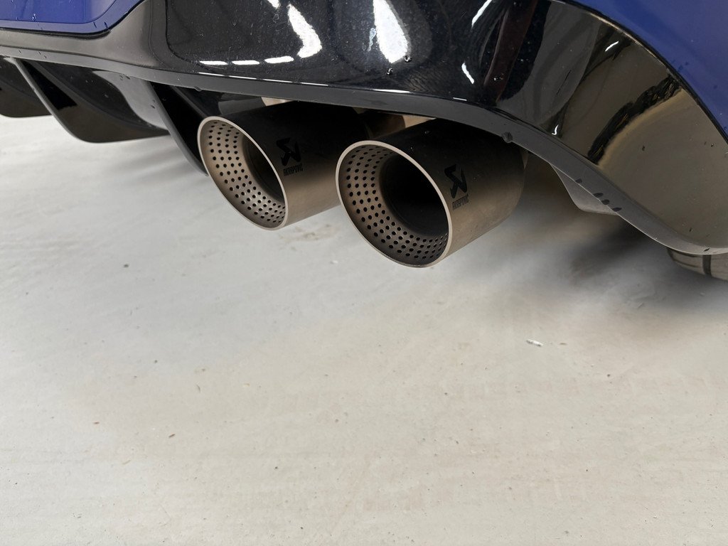 Volkswagen Golf 2.0 TSI R 4Motion Akra Performance 24