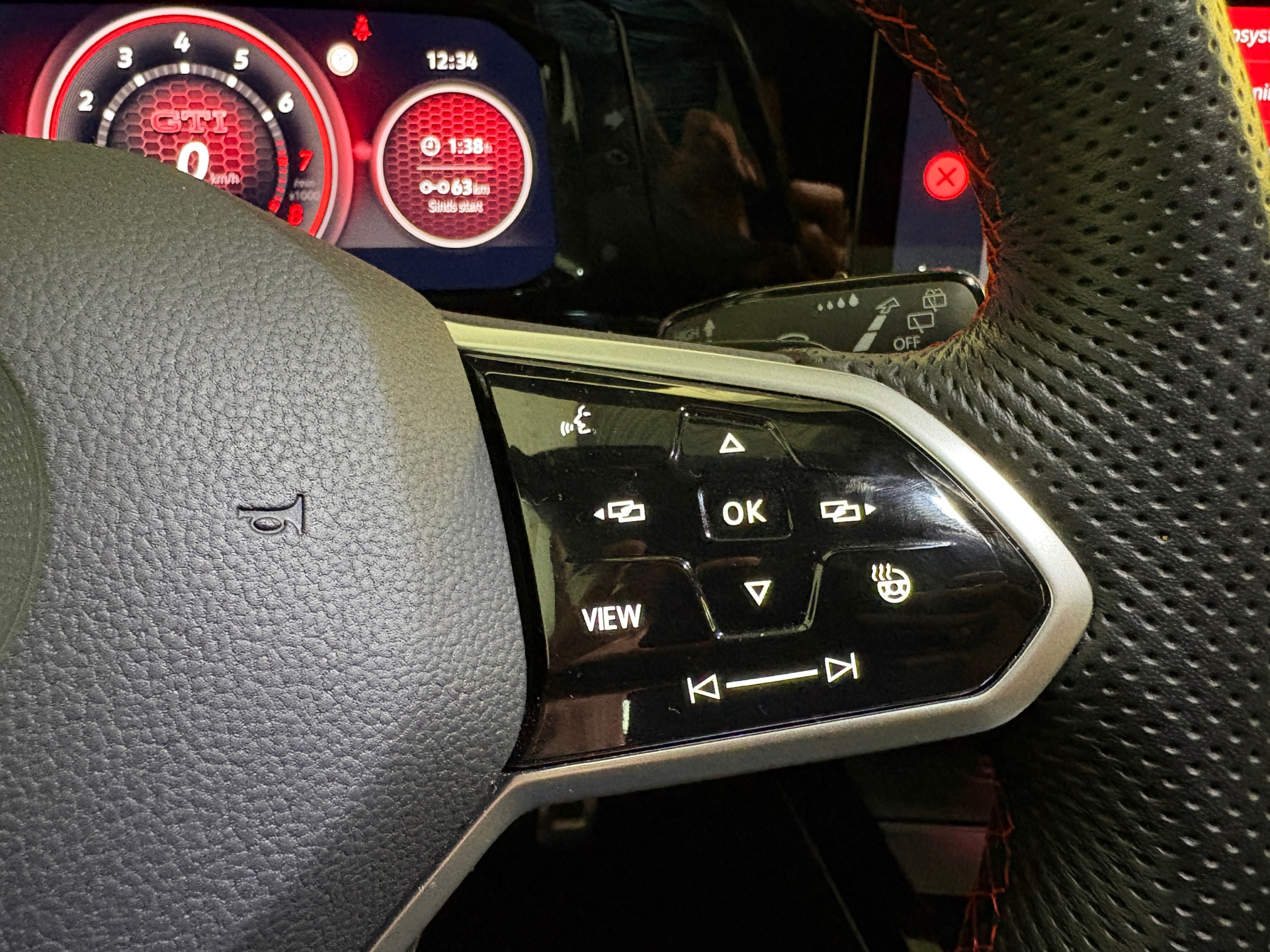 Volkswagen GOLF 2.0 TSI GTI CLUBSPORT 300pk panorama 22