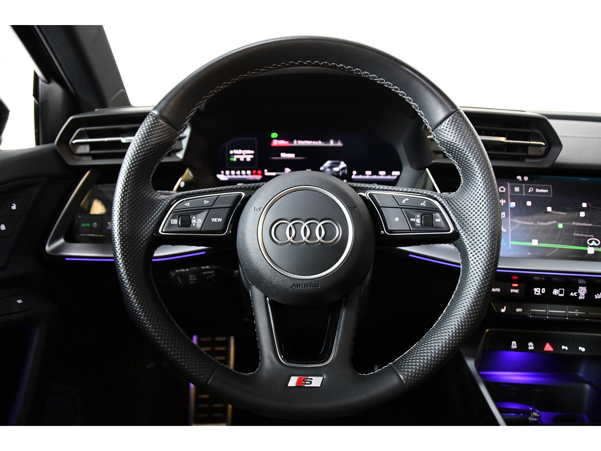 Audi A3 A3 Lim 35 TFSI S-tronic S-line 12